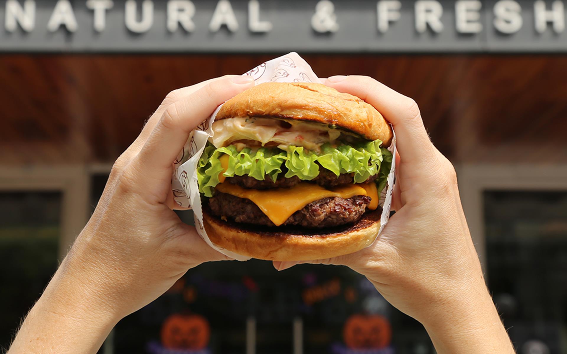Double Cheese Burger Acompañala con nuestros aros de cebolla!